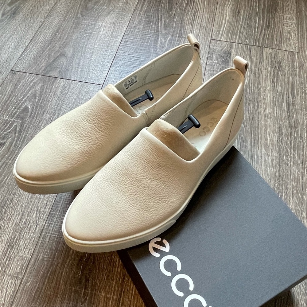 ECCO Gillian Slip On Women US7-7.5